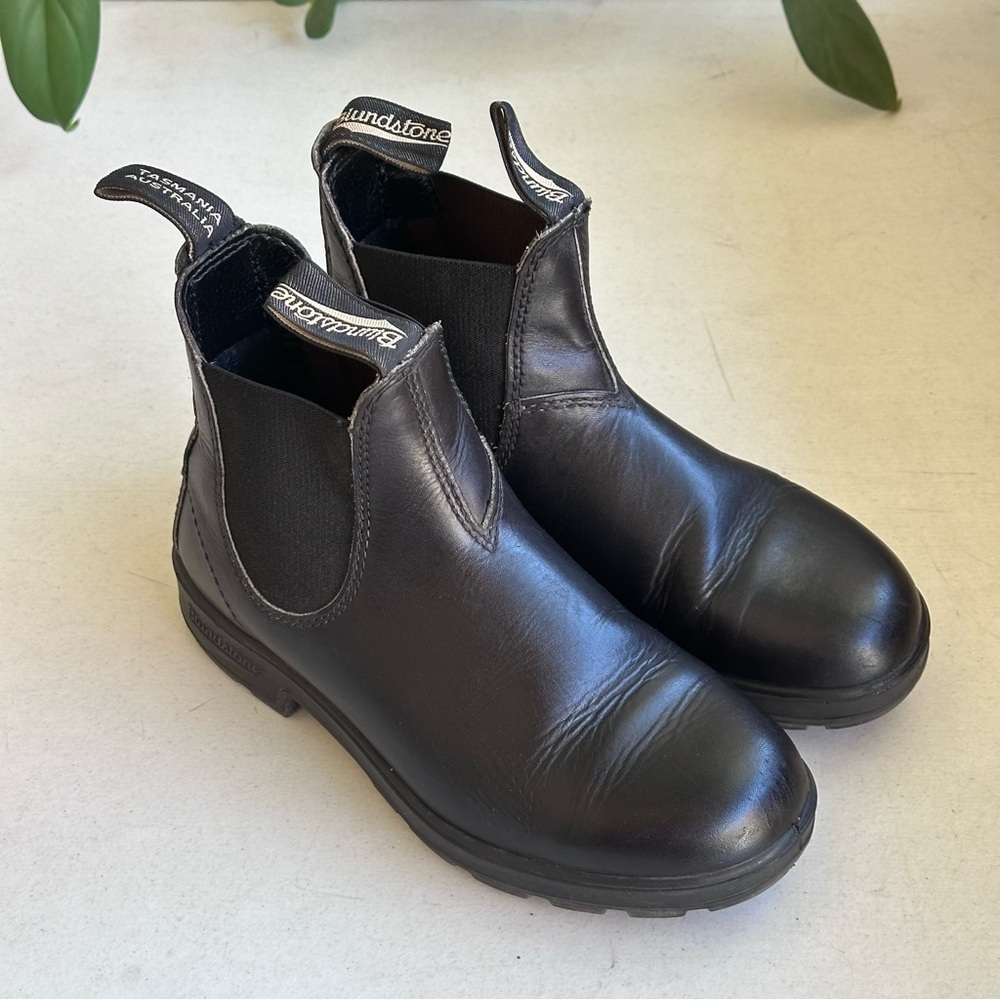 BLUNDSTONE | Women’s 6.5 Australian Black Leather Chelsea Boots